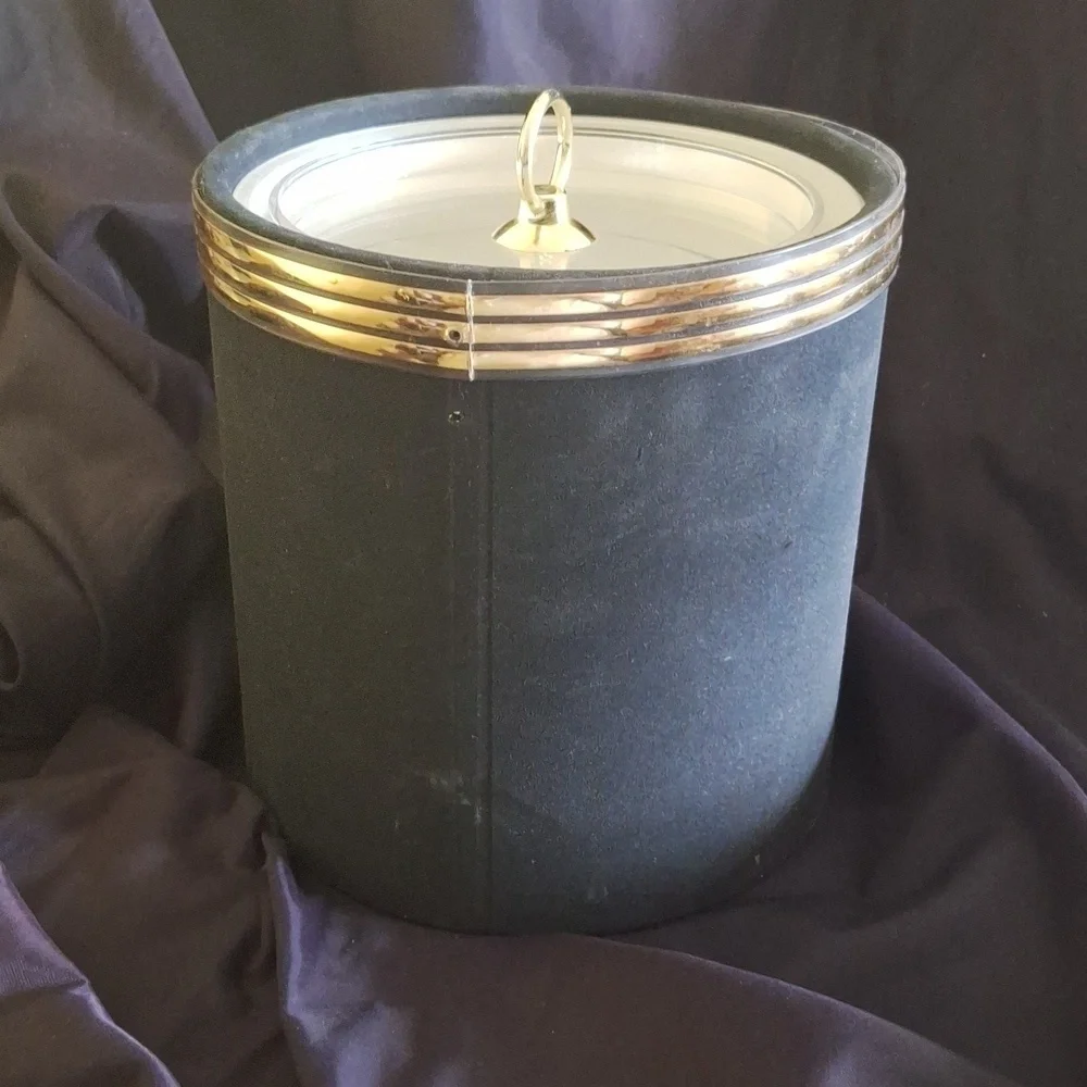 Elegant Black Ice Bucket with Gold Accents